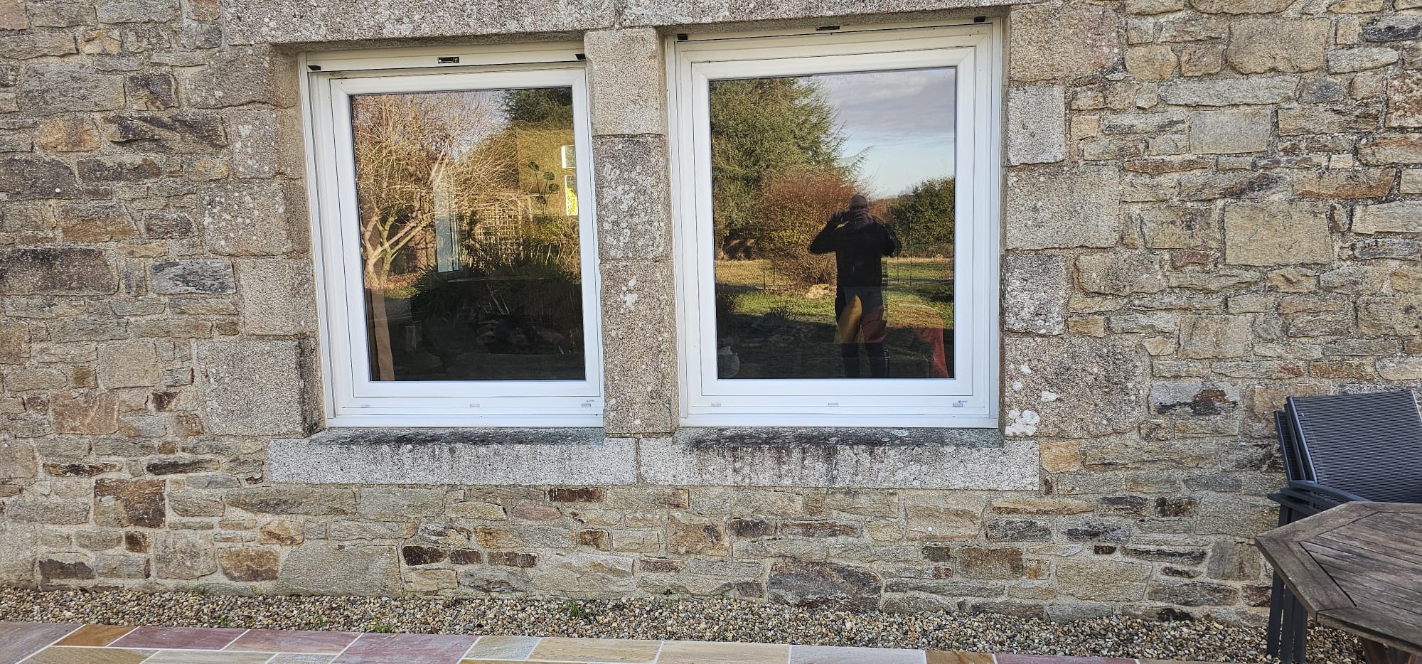 Fenêtre de toit ou lucarne en Bretagne : prix, pose et aides financières en 2026 — A2T Distributions Bretagne